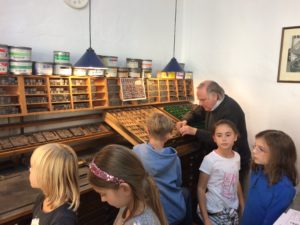 Kultur macht stark-Projekt 2019: 5 Kinder in Lindener Druckerei-Museum